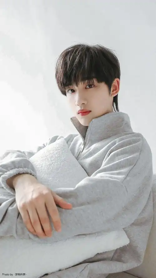 丁程鑫分享居家造型写真