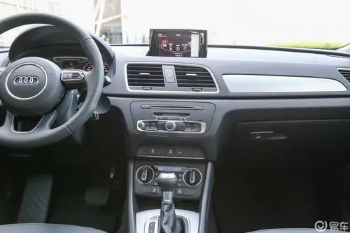 【奥迪q32018款30周年纪念版 30 tfsi 时尚版中控台整体汽车图片-汽车