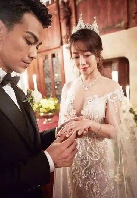 因一张照片成18线,后嫁小9岁丈夫_陈紫函_戴向宇_因为