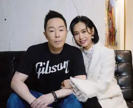 黄贯中旧照曝光昔日清纯如今沧桑不改心中温柔朱茵真会挑