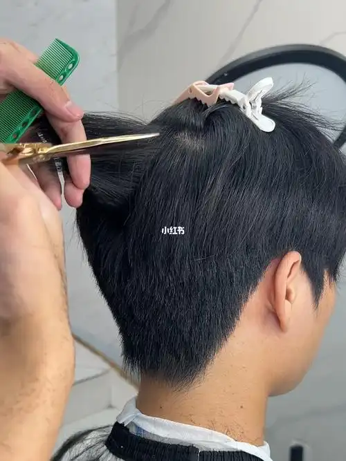 男生的后脑勺这样剪真的很好看