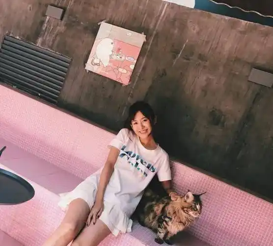 陈赫妻子张子萱活脱脱16岁少女比杨幂还少女毫无妈味