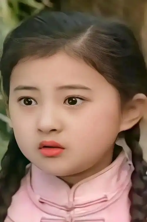 精致优雅的金铭,童年时演的小婉君,可爱迷人!__财经头条