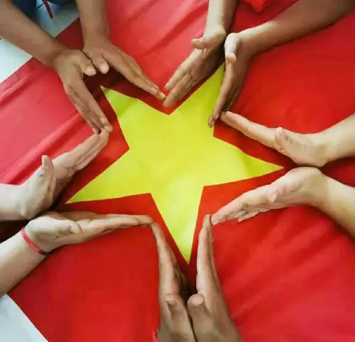 祖国在我心中,我与国旗合影———记吉利中心小学庆国庆系列活动