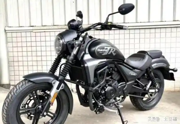 tr300无疑是当下豪爵热门的车型,从它的整车配置与整车的口碑都是业界