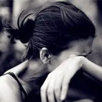 伤心哭泣流泪的女生头像一个人静静的伤心着