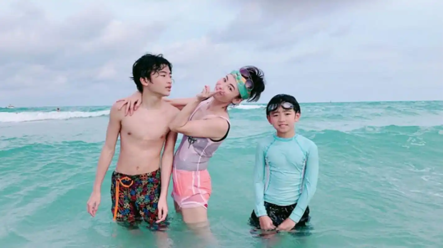 大家猜了这么久张柏芝三胎父亲是谁,谢霆锋算是清白了!