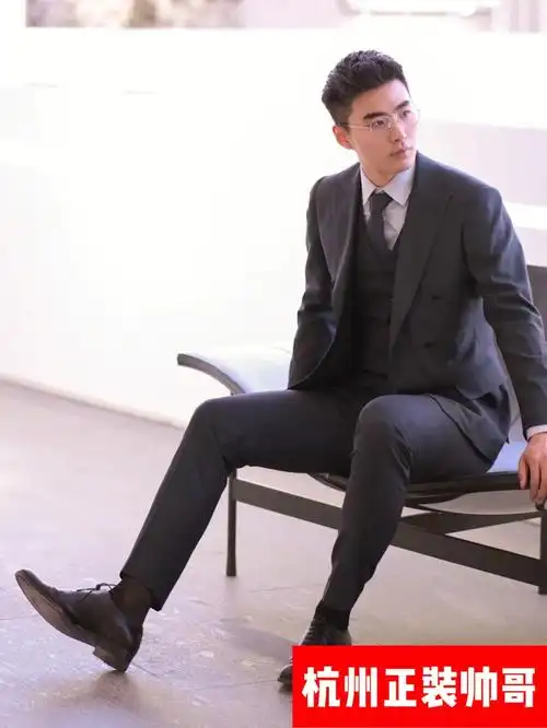 健身肌肉帅哥正装美男子