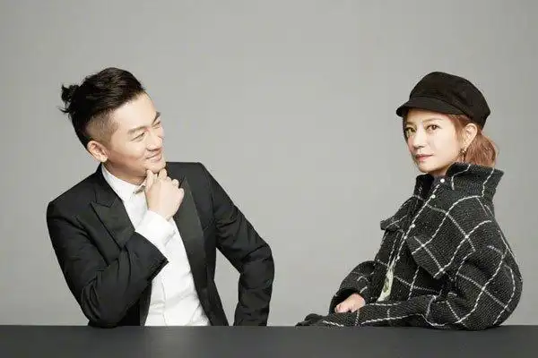 苏有朋和赵薇的最新消息为什么会为了赵薇哭