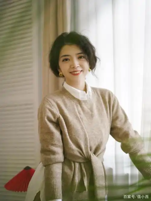 对于女性来说,优雅又成熟知性的气质是最让她们沉迷的,一种熟龄感但又