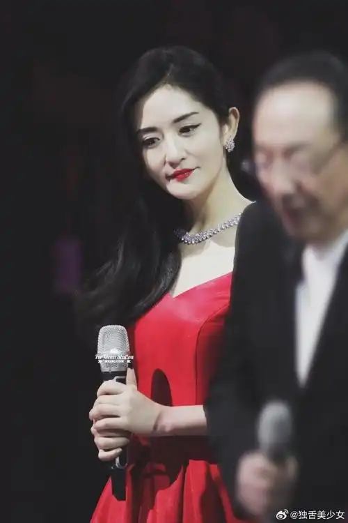 沈凌说谢娜的眼神会催眠