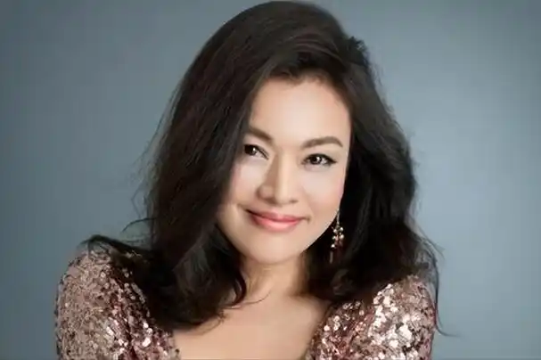 黄小茂是她前夫二婚嫁瑞士富豪入赘史可到底有什么魅力