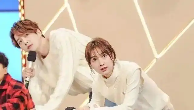 吴昕徐海乔cp细节感太强,买红糖拿铁甜到让人想谈恋爱!