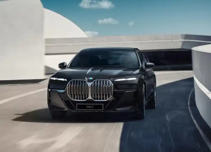 奔驰s级标杆地位恐不保全新宝马7系强势入局