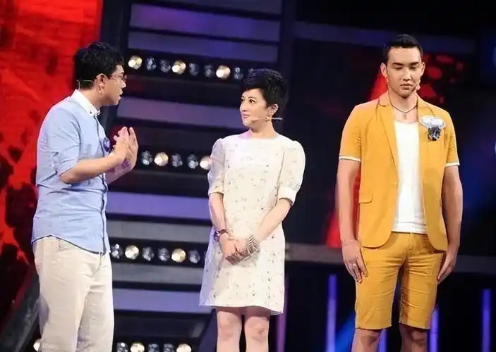 有一年,金铭突然被传出即将和电影人安玉刚结婚的喜讯.