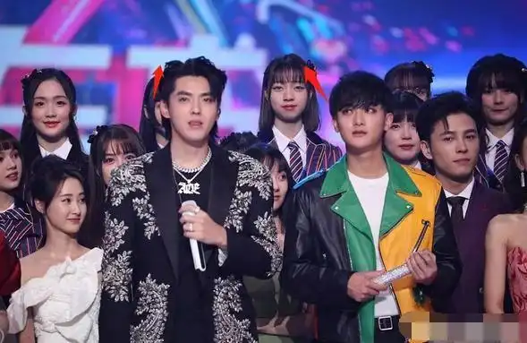 吴亦凡和曾经的好兄弟黄子韬的亲密合照|好兄弟|黄子韬|吴亦凡_新浪