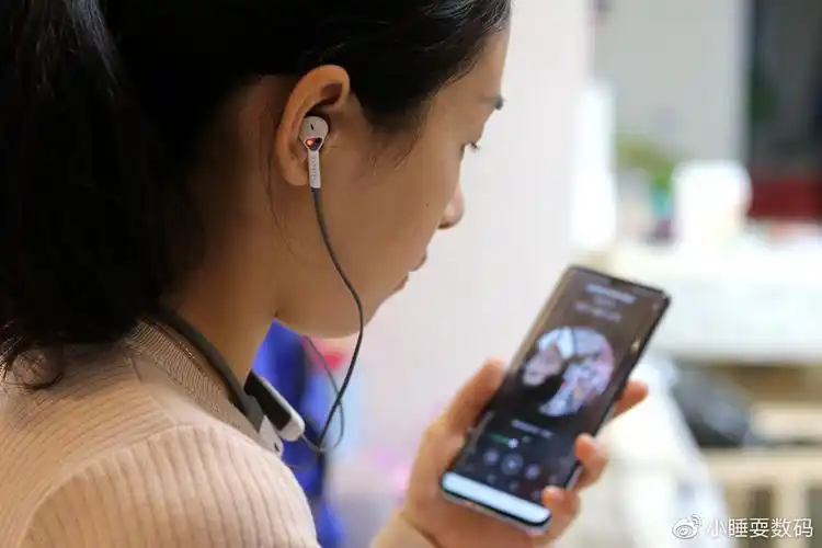 听声辨位助你畅快吃鸡银狐游戏耳机体验延迟比airpods还要低