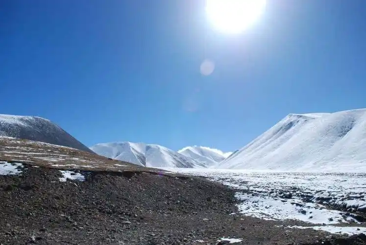 中国夏天最冷的城市,早晚穿棉袄,你吹空调他烤火