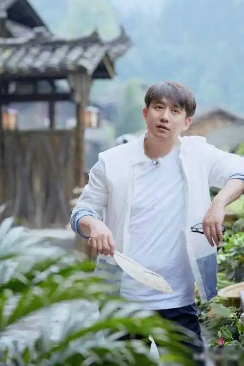 八卦说;黄磊多年经营的人设,因为三件事直接崩塌,网友:很难同_明星