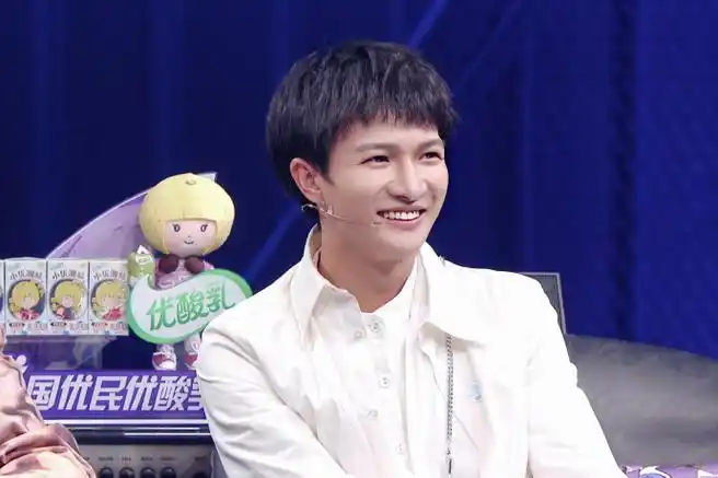 周深录制乐队的夏天总决赛##周深木马合唱她是黯淡星