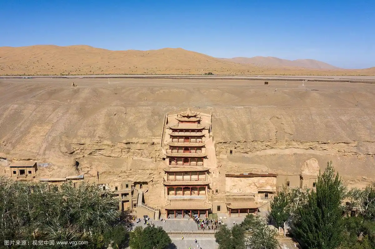 航拍甘肃省酒泉市敦煌莫高窟的九层楼建筑