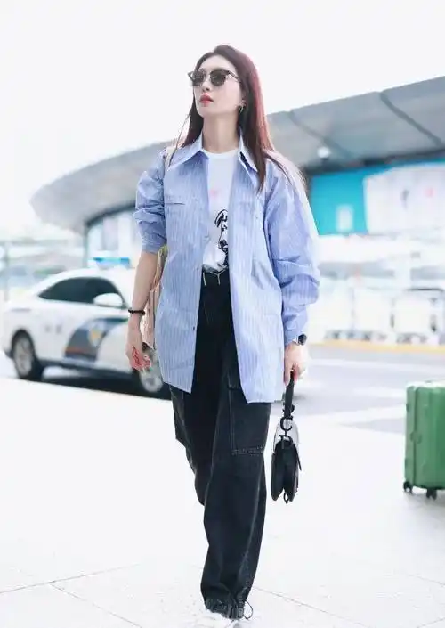 168的"江疏影"带火了极简穿搭:牛仔衬衫 牛仔裤,高级且洋气