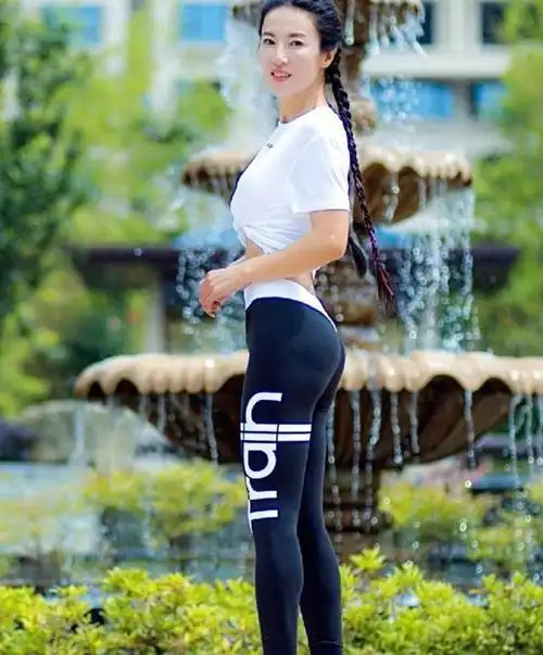 50岁冻龄女神刘叶琳窈窕身材不输少女这项运动你也可以试试
