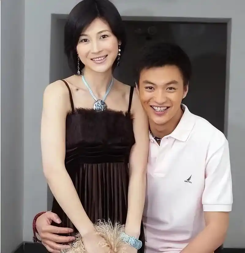 把温柔给了前女友童蕾,把薄情给了朱丹,周一围的爱究竟多奢侈?