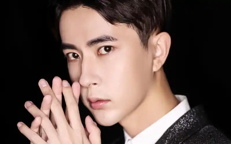 【于朦胧】【青春抛物线】上海电视节白玉兰红毯专访间_哔哩哔哩 (゜