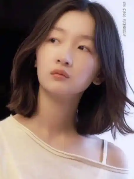 金鸡奖给周冬雨于适p了衣服