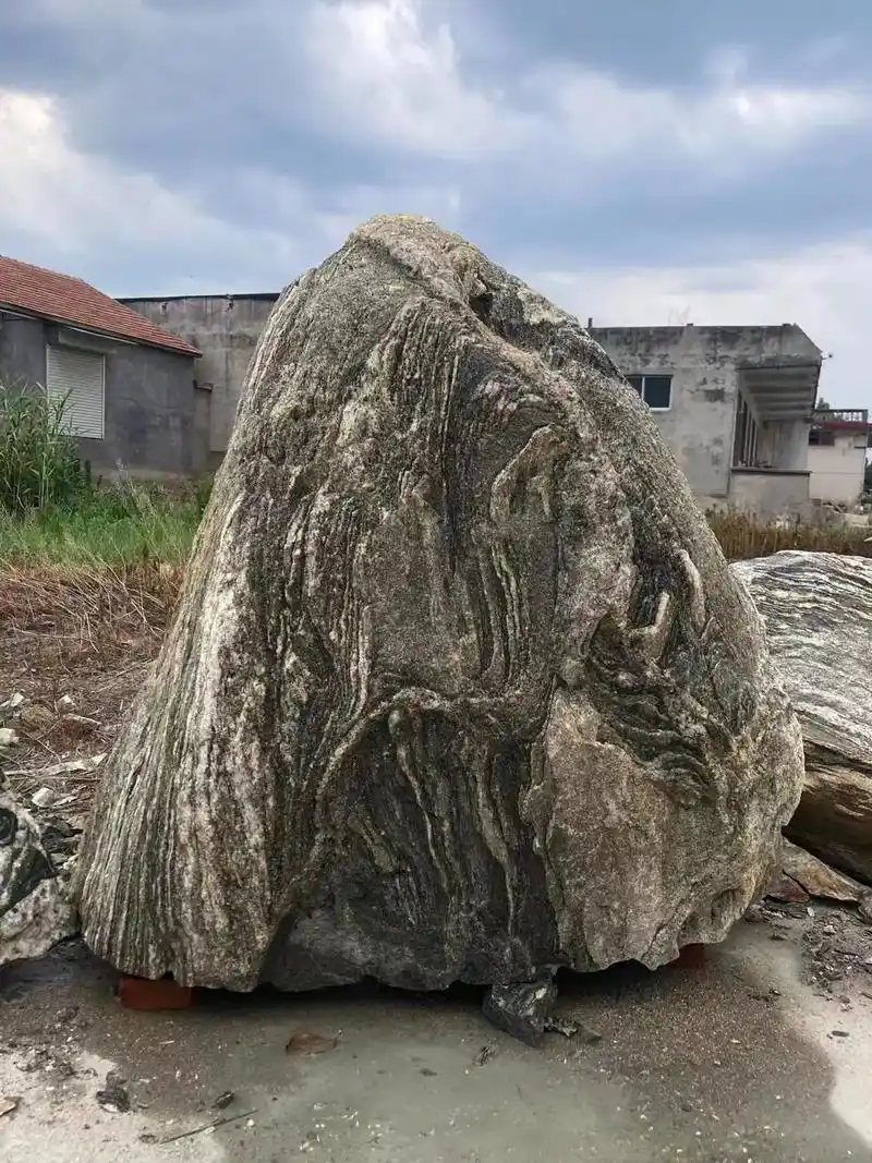 泰山石.泰山石产于泰山山脉周边的溪流山谷,其质地坚硬,基调沉 - 抖音