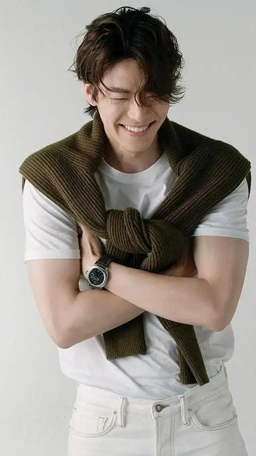 金宇彬帅气写真手机壁纸