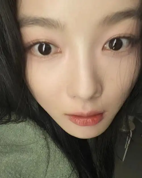 金裕贞超话92#金裕贞#  【ins】20240325金裕贞ins更新多图92