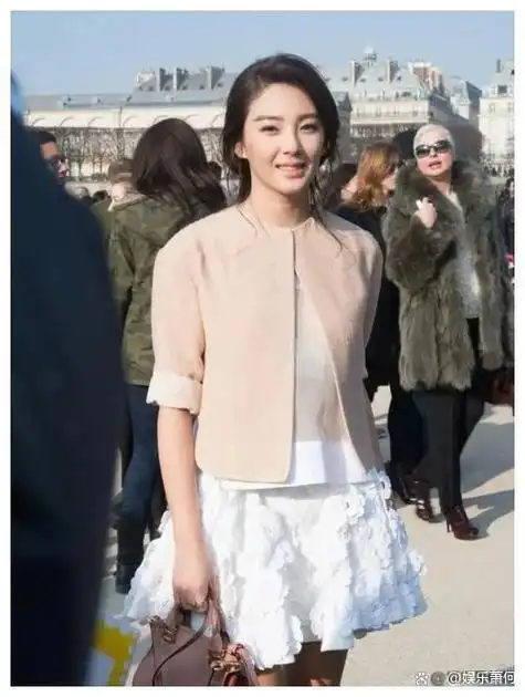 "又色又虎"张雨绮,36岁离婚两次,身边没男人不行!