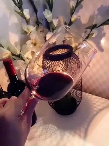 这样喝红酒,让你瘦成一道闪电!