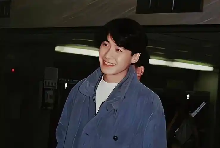 没想到,57岁的黎明以"踩别人肩膀"的方式,在2024实现口碑逆转