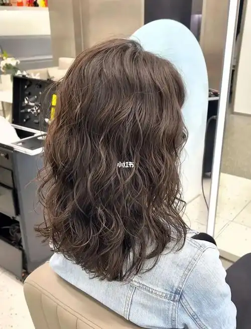 中长发_烫发_元素沙龙新迎新城店攻略_羊毛卷_八字刘海_时尚_发型