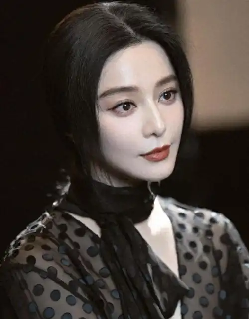 "消失"6年后,再看范冰冰的真实处境,她很可恨,但也很可悲!