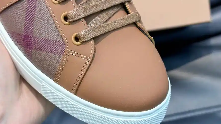 高仿巴宝莉休闲鞋男鞋