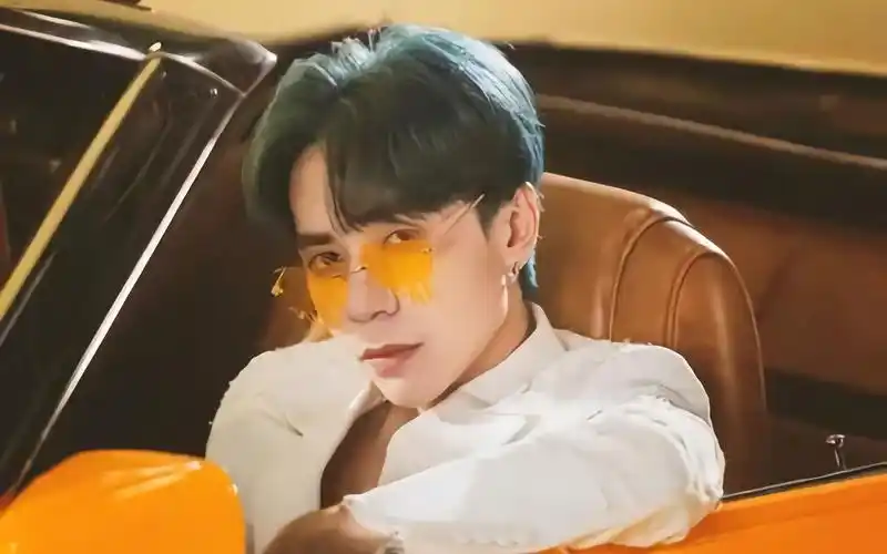 活动  黎光雄的《0300 có anh(gotcha)》的激光雕刻成品