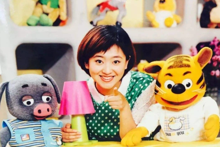 还记得少儿频道的月亮姐姐吗?当她穿上古装后,美到认不出!_腾讯新闻