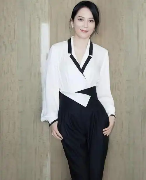 越老越有韵味的7位女星!要腰有腰,腿是美腿,个个都是人间极品