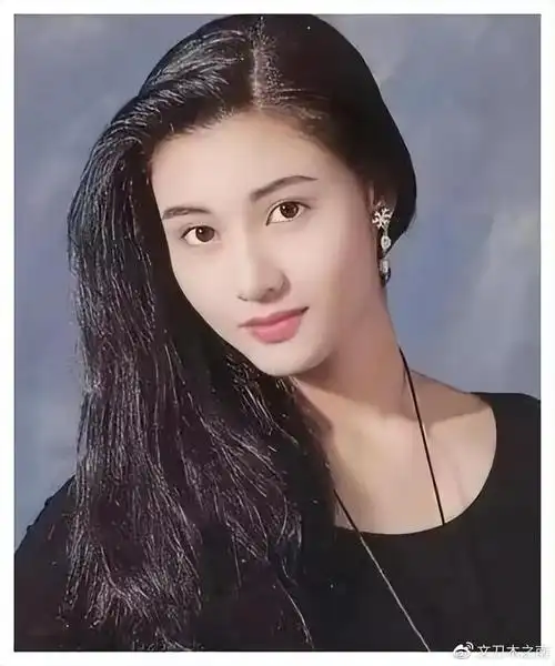 港姐李嘉欣,三岁拍广告,十八岁一举夺冠,有"香港第一美人"之称.