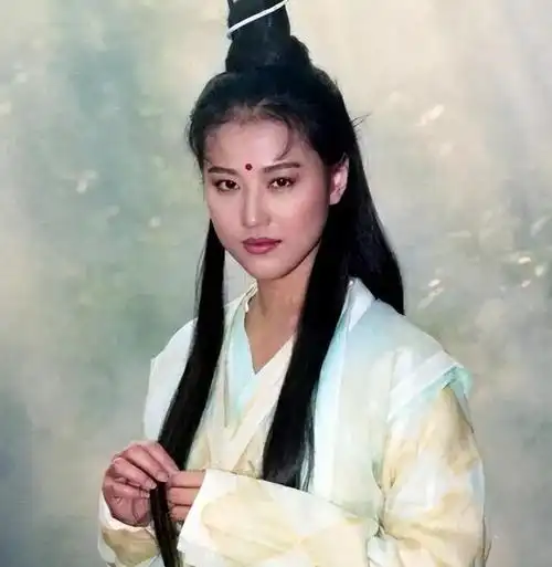 "周芷若"周海媚:57岁独居北京,不结婚不生子,不需要男人