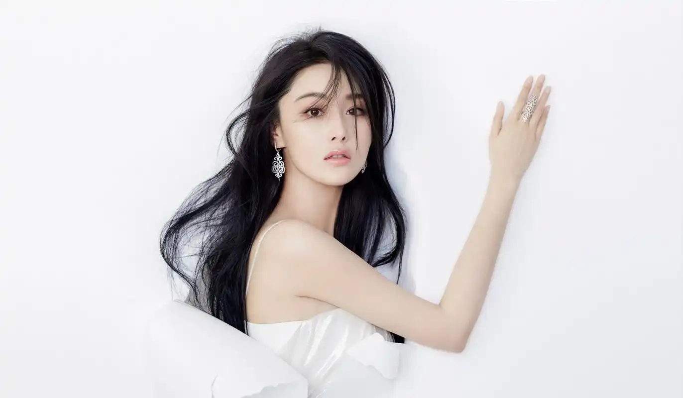 张馨予白色唯美壁纸组图,甜美可人