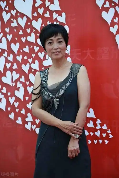 石榴姐苑琼丹这身材,这才是尤物啊!