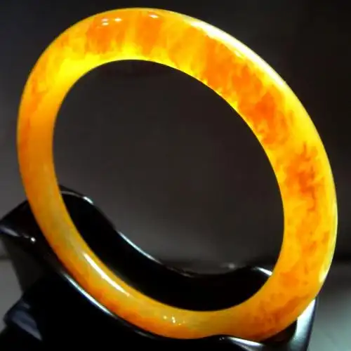 黄龙玉:在众说纷纭中疯涨