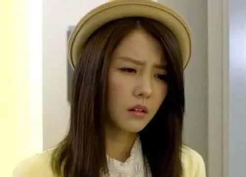 邵雨薇还与利昂霖,刘书宏,林奕勋等艺人合作出演了魔幻偶像剧《萌学园