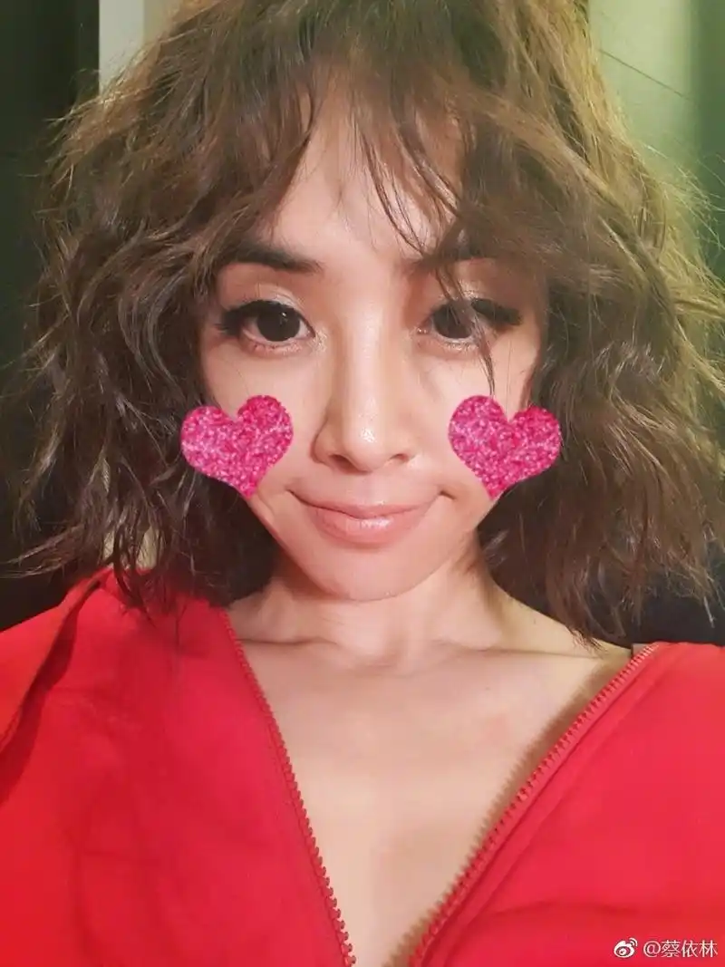 蔡依林解锁时髦又减龄新发型可盐可甜说的就是她了吧