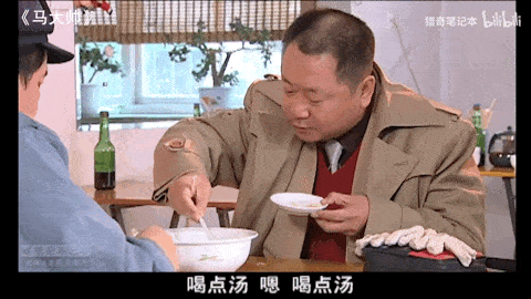 吃完德彪还勺了点汤喝,原汤化原食,喝的时候还不忘用小碟子接着,斯文